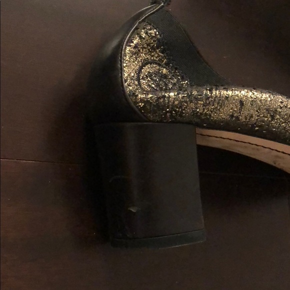 Chanel distresses metallic cap toe pump - Picture 7 of 8